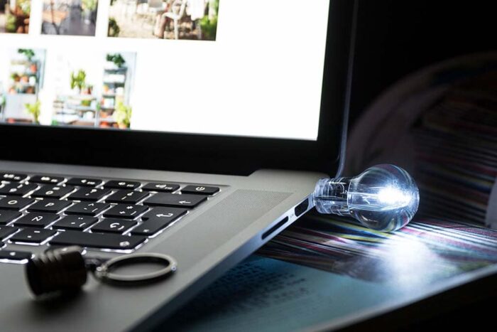 Light Bulb USB Flash Drive