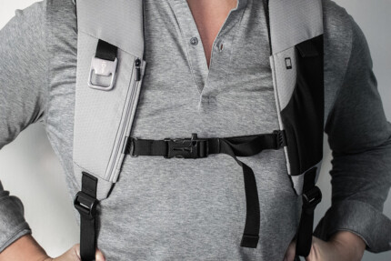 Vertically and horizontally adjustable chest strap - Emergency whistle